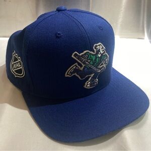 Canucks snap back hat